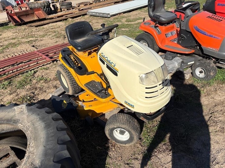 cub-cadet-lt1045-image-3