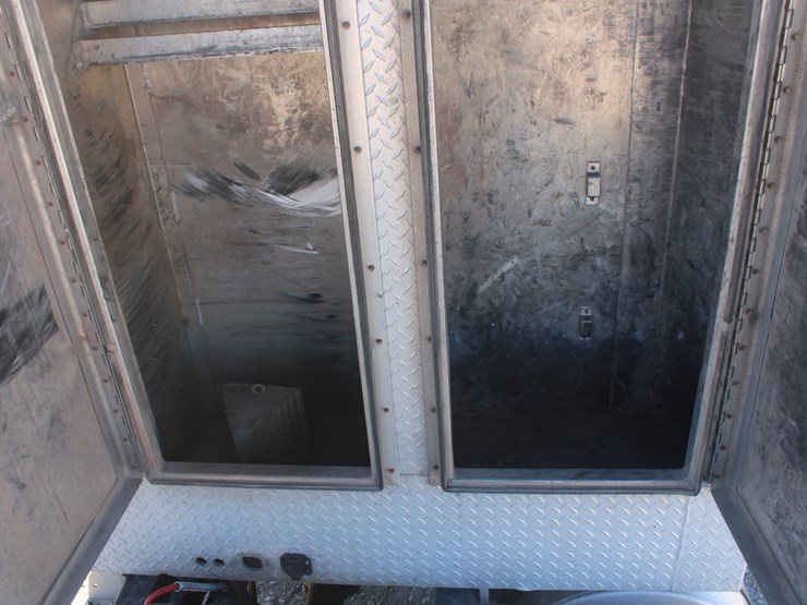 #2045-•-#2045--2013-mack-chu613-semi-tractor-image-57