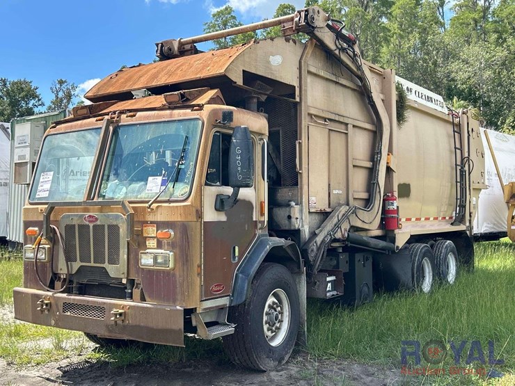 2015-peterbilt-320-image-1