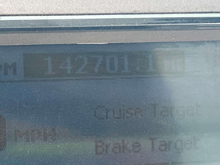 2014-mack-cxu613-t/a-wet-kit-day-cab-truck-tractor-image-6