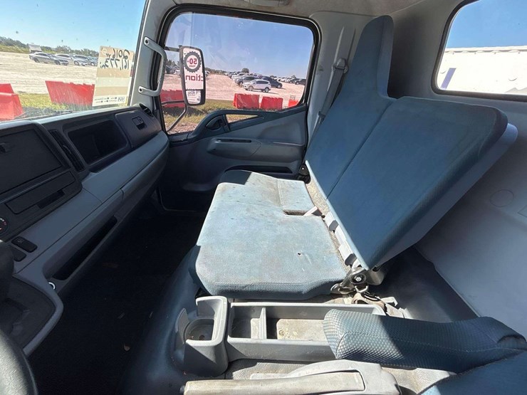 2016-mitsubishi-fuso-fec52s-image-22