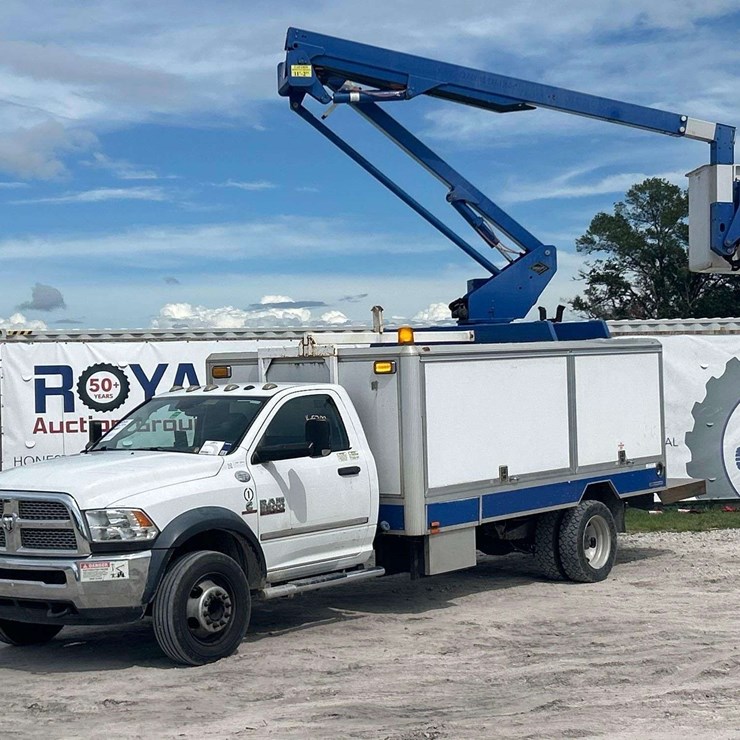2015 Ram 5500 Versalift SST-40NE 40ft Sign Bucket Truck