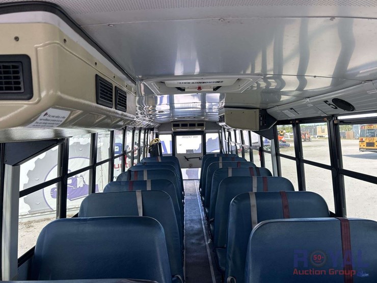 2009-freightliner-b2-image-17