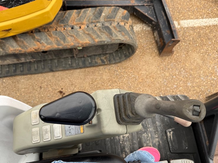 2013-bobcat-e35-image-22