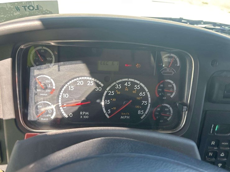 2011-freightliner-m2-112-tri-axle-dump-truck-image-10