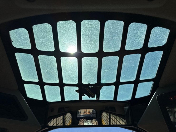 2022-caterpillar-299d3-image-28