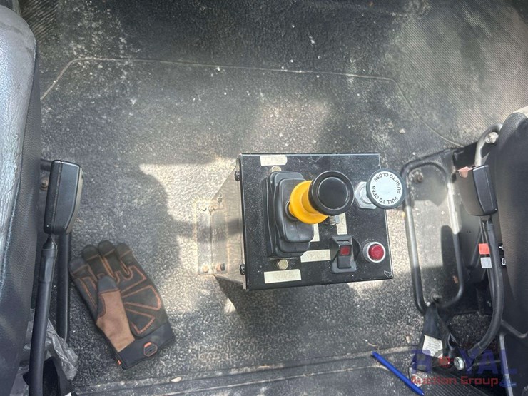 2021-international-hv507-4x4-12ft-single-axle-dump-truck-image-14