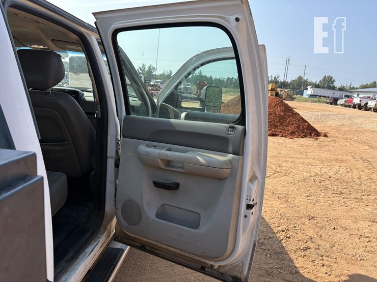 2013-gmc-sierra-3500-image-17