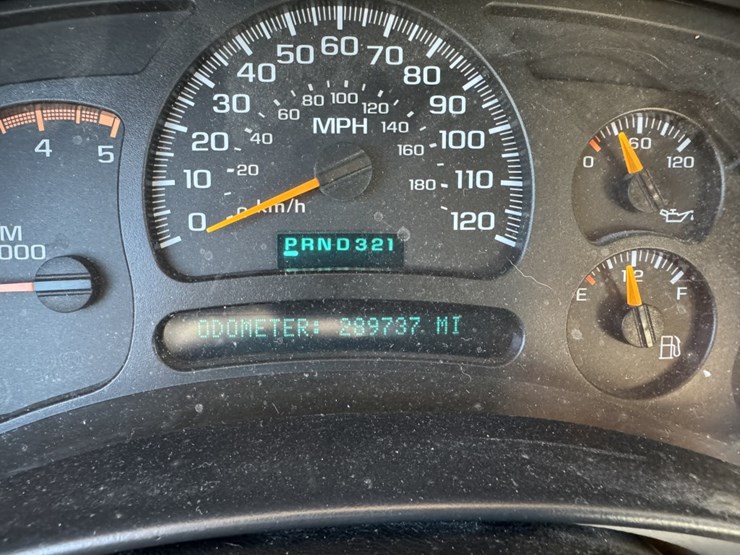 #13960-•-2005-chevy-2500-hd-crew-cab-truck-image-11