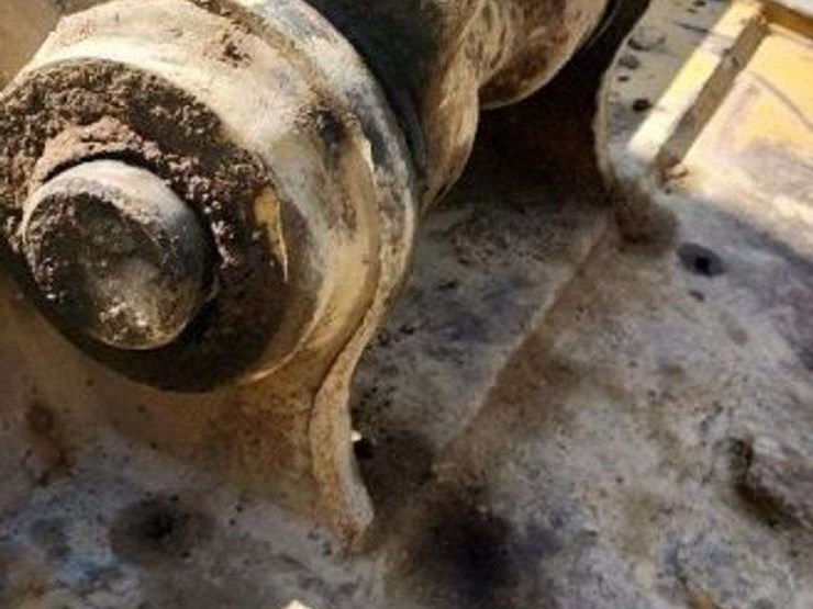 2019-caterpillar-325f-image-9