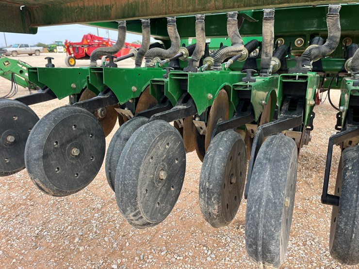 2018-great-plains-3s3000hd-image-18