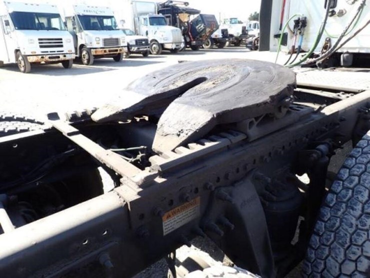 2016-freightliner-cascadia-t/a-hiway-tractor---day-image-47