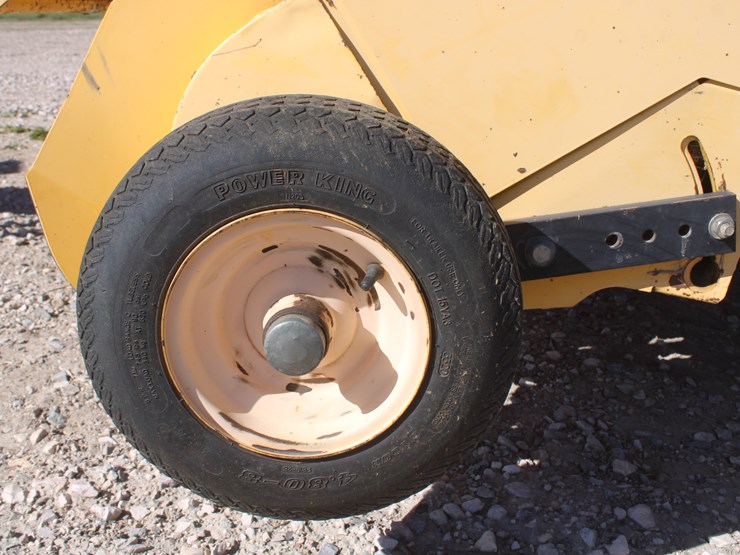 new-holland-br780-image-10