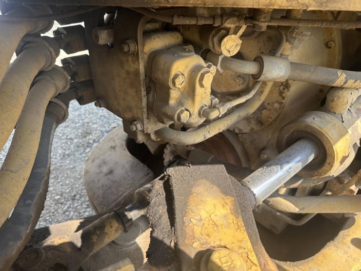 caterpillar-936-image-27