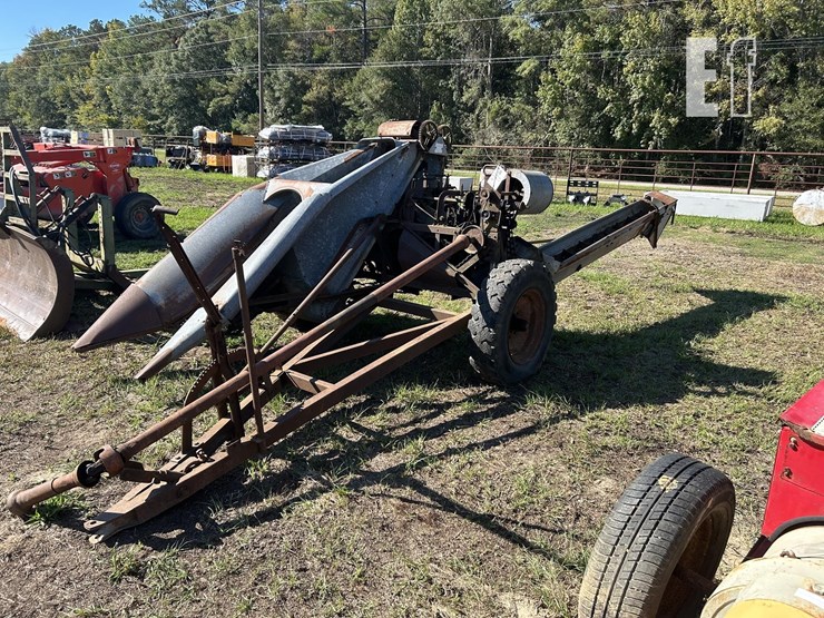 single-row-corn-picker-image-1