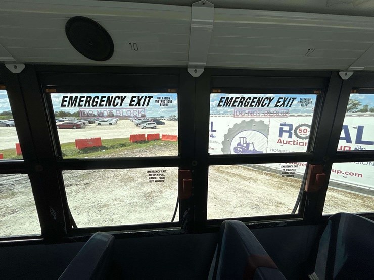 2008-freightliner-b2-image-32