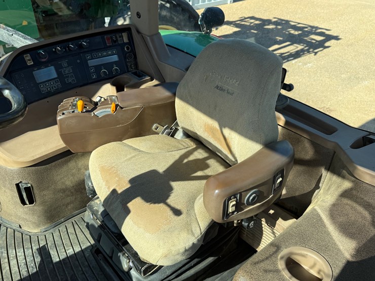 john-deere-8420-image-44