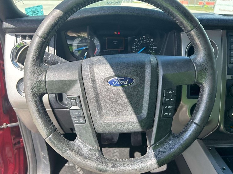 2016-ford-expedition-xlt-image-13