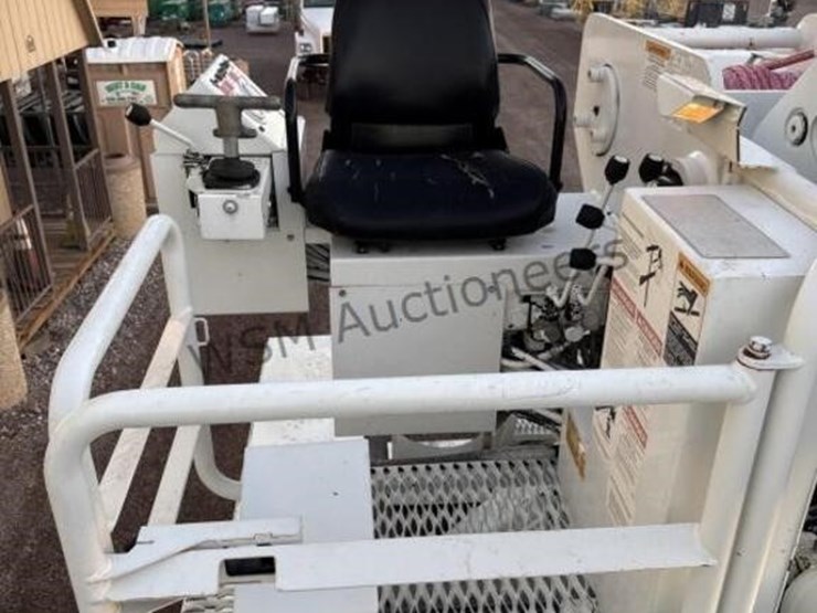 2012-freightliner-m2-106-image-26