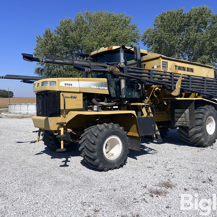 AG-CHEM TERRA-GATOR 8104
