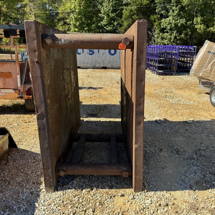 #4704 • Trench Box