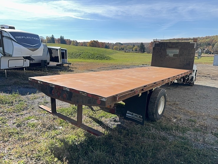 2018-hino-268-image-3