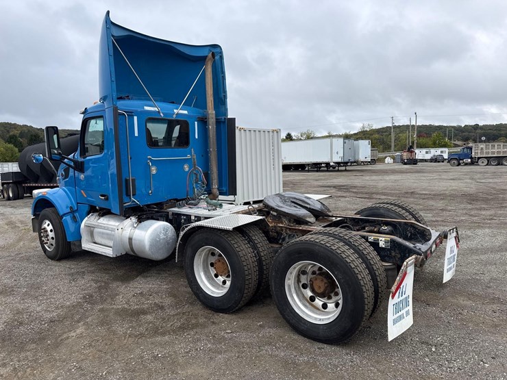 2018-peterbilt-567-image-4