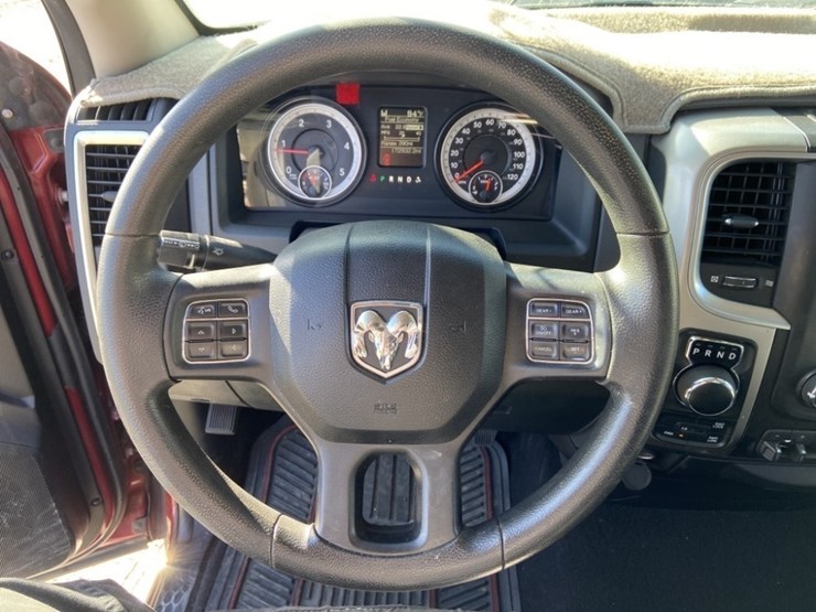 2015-dodge-ram-crew-cab-4wd-pickup-image-16