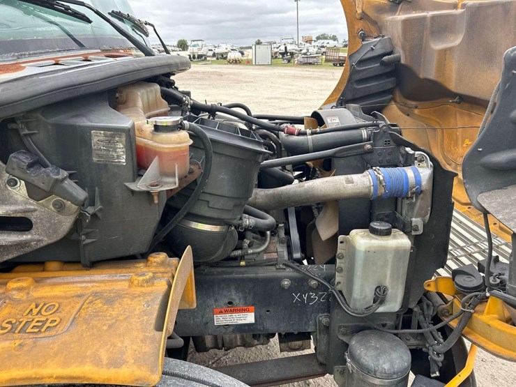 2007-freightliner-b2-image-8