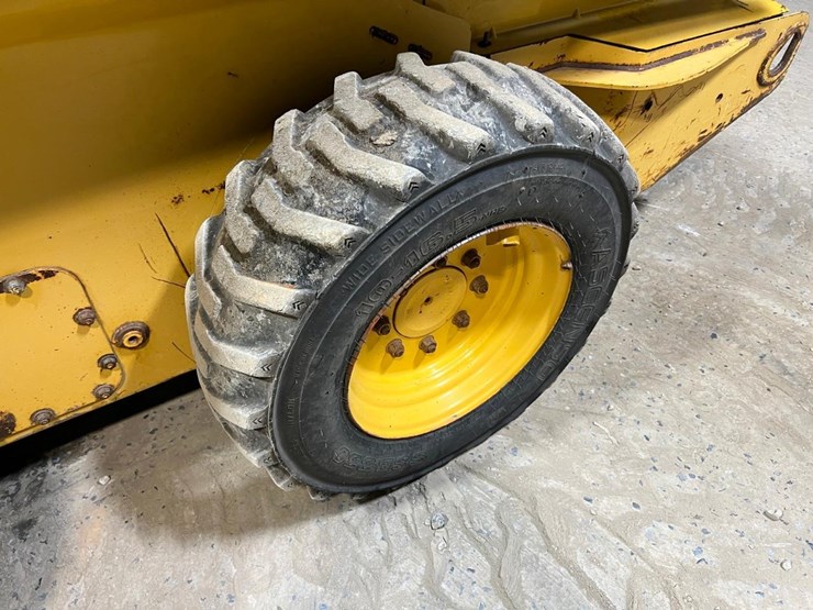 2025-deere-318e-image-14