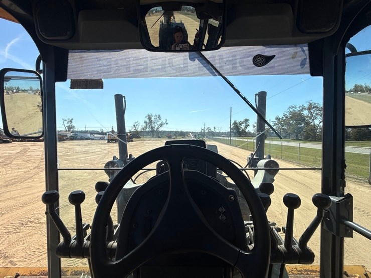 2014-deere-672g-image-23