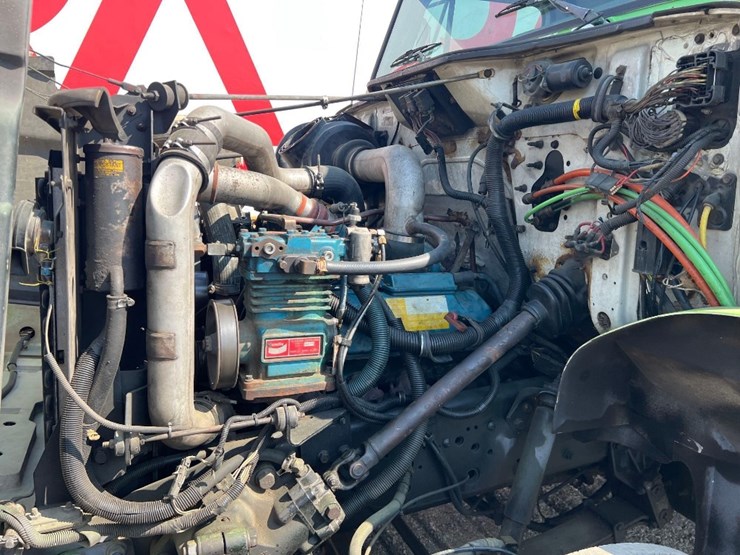 2001-international-4700-image-38