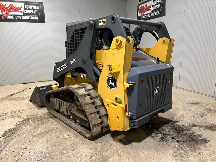 2018-deere-317g-image-3