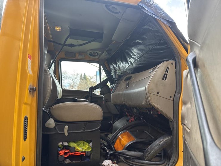 2001-caterpillar-c12-image-42