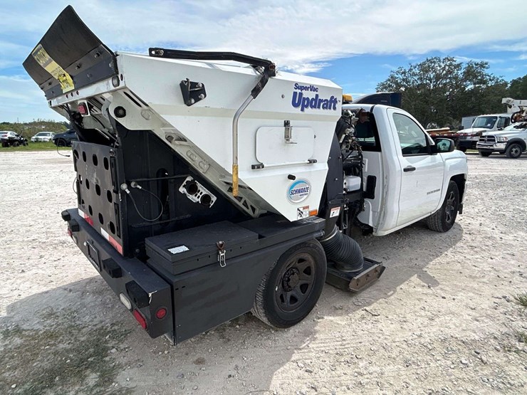 2017-chevrolet-silverado-image-3