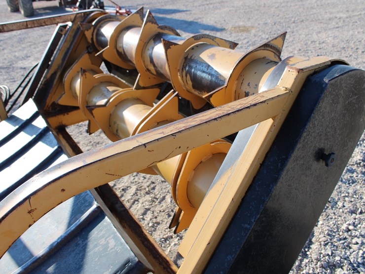 #2094-•-#2094-bf-5000-pull-type-round-bale-unroller-image-18