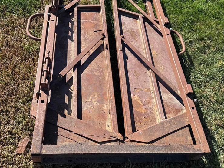 hyqual-adjustable-livestock-alley-image-1