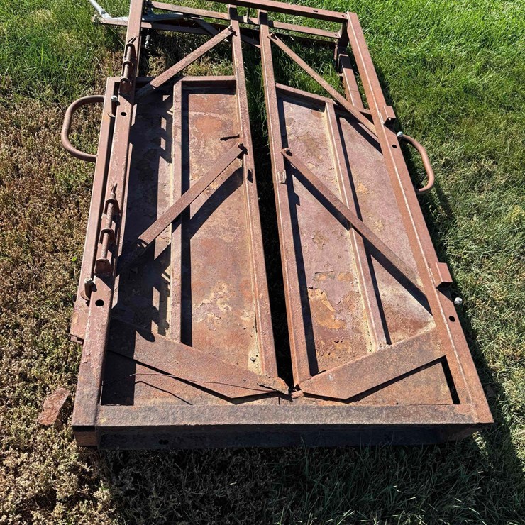 HyQual Adjustable Livestock Alley