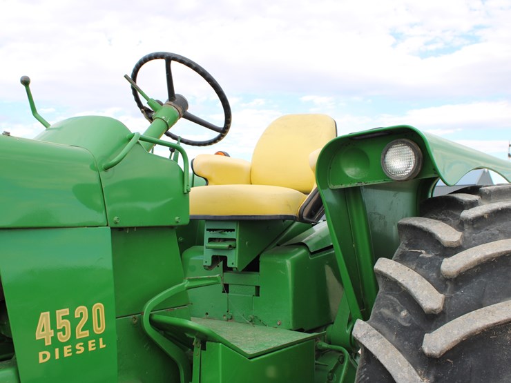 john-deere-4520-image-31