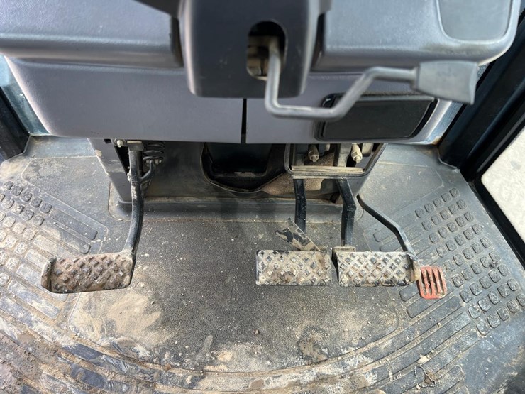 new-holland-8770-image-37