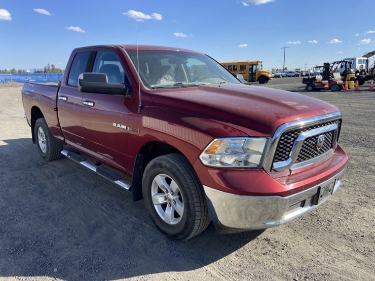 2015-dodge-ram-crew-cab-4wd-pickup-image-7