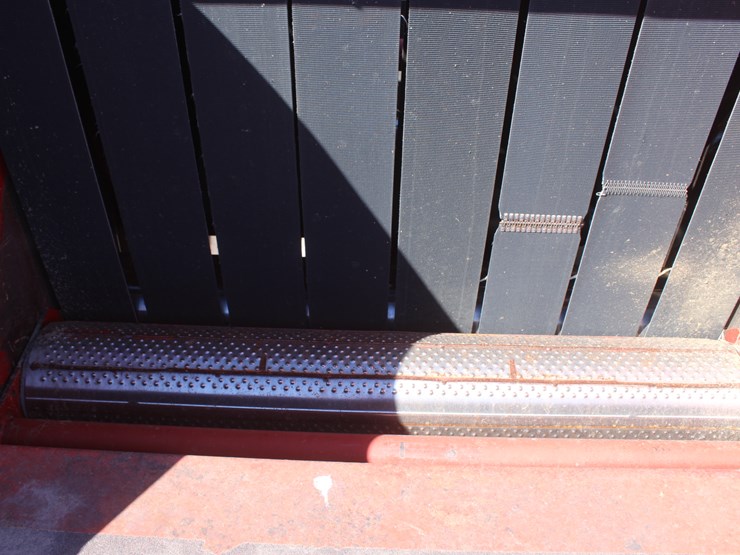 new-holland-br780-image-37