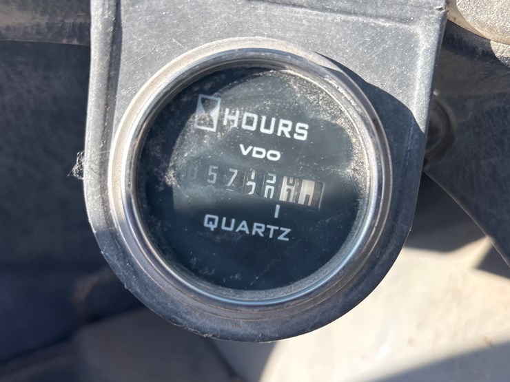 2012-hyundai-160d-7e-image-17