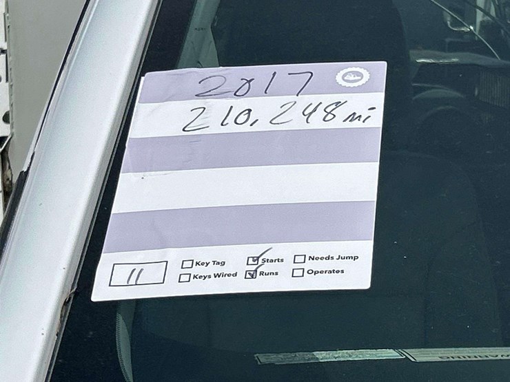 2017-chevrolet-silverado-image-30