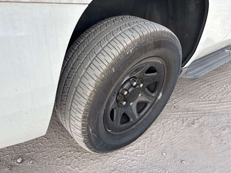 2016-chevrolet-tahoe-image-23