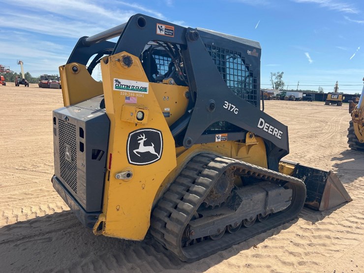 2020-deere-317g-image-4