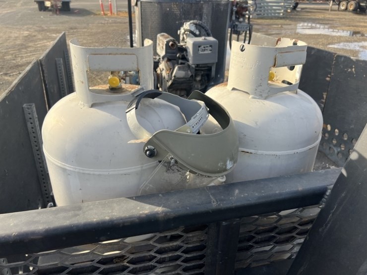 roll-off-thermoplastic-pre-melter-image-9