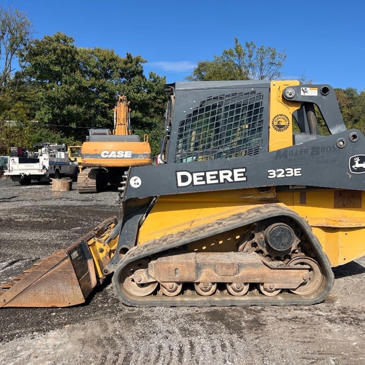 2016 DEERE 323E