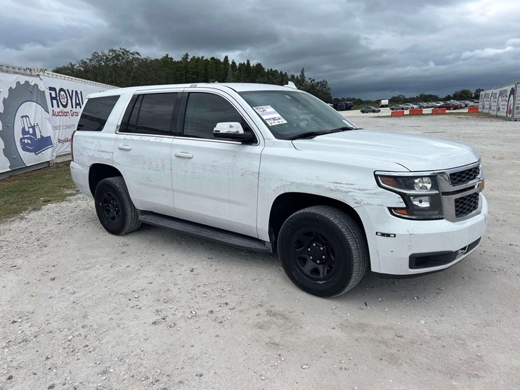 2016-chevrolet-tahoe-image-2