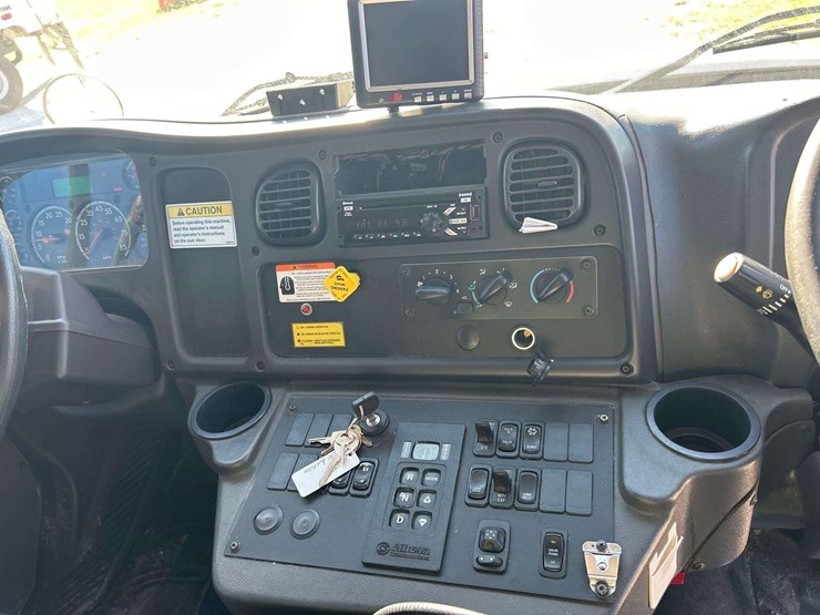 2020-freightliner-m2-106-elgin-whirlwind-series-mv-street-sweeper-truck-image-40